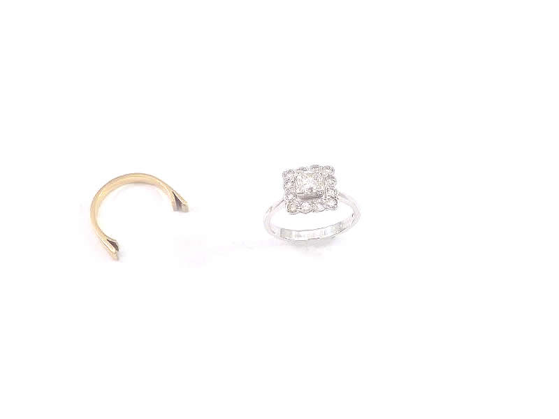 (1.1) 18CT WHITE GOLD PRINCESS & ROUND CUT, DIAMOND CLUSTER RING